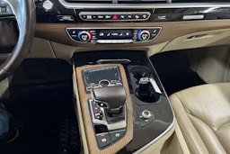 ruskea Audi Q7 2016 kuva 20.