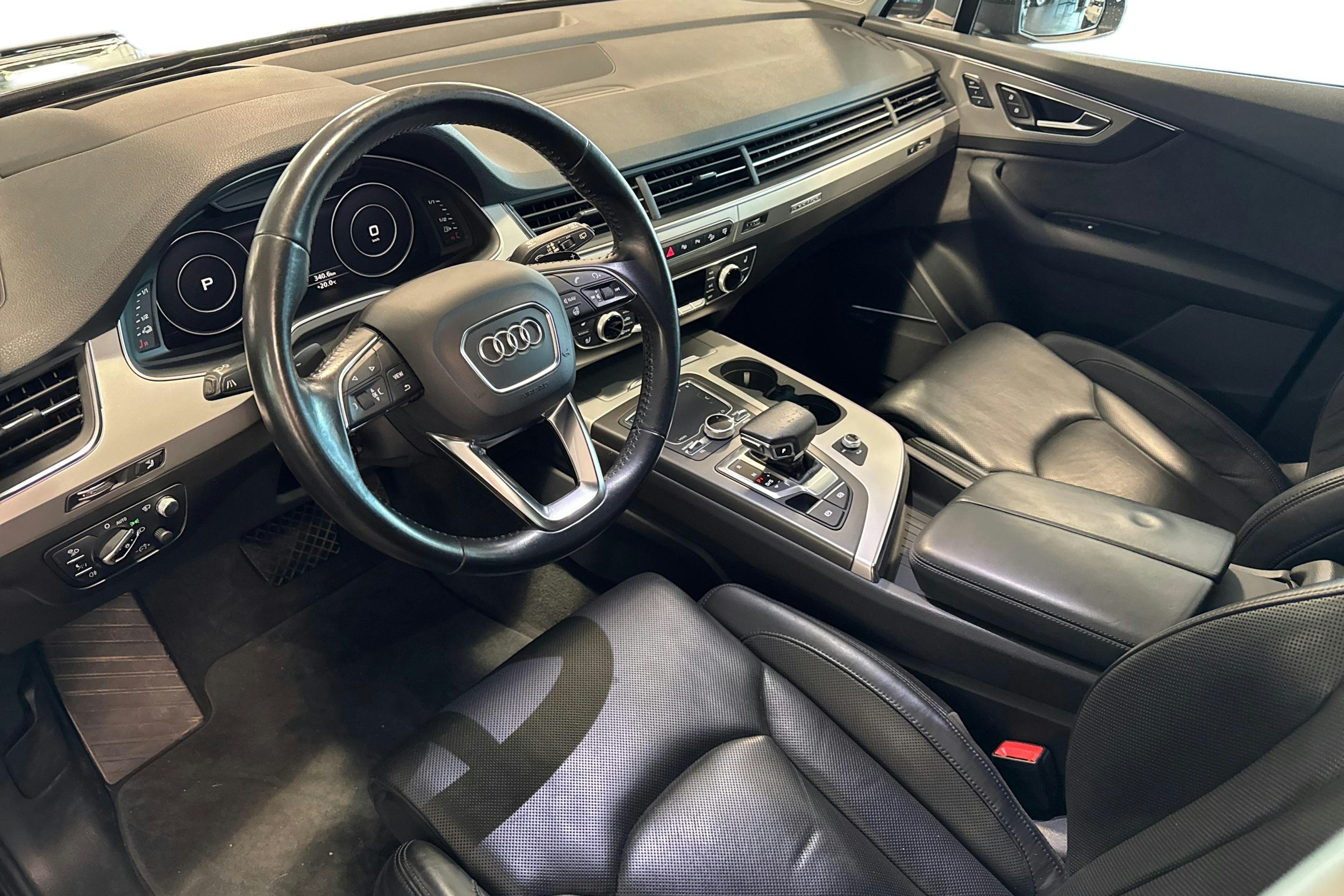 Musta Audi Q7 2017 kuva 6.