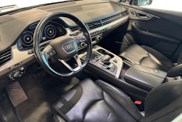 Musta Audi Q7 2017 kuva 6.