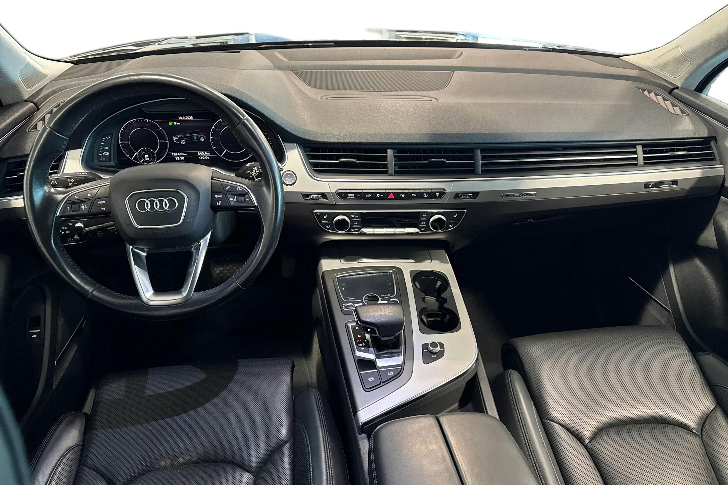 Musta Audi Q7 2017 kuva 7.