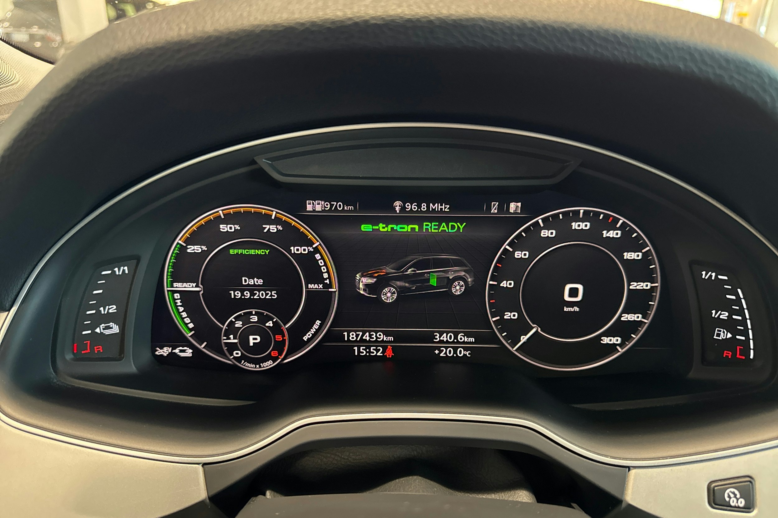 Musta Audi Q7 2017 kuva 11.
