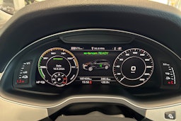 Musta Audi Q7 2017 kuva 11.