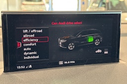 Musta Audi Q7 2017 kuva 12.