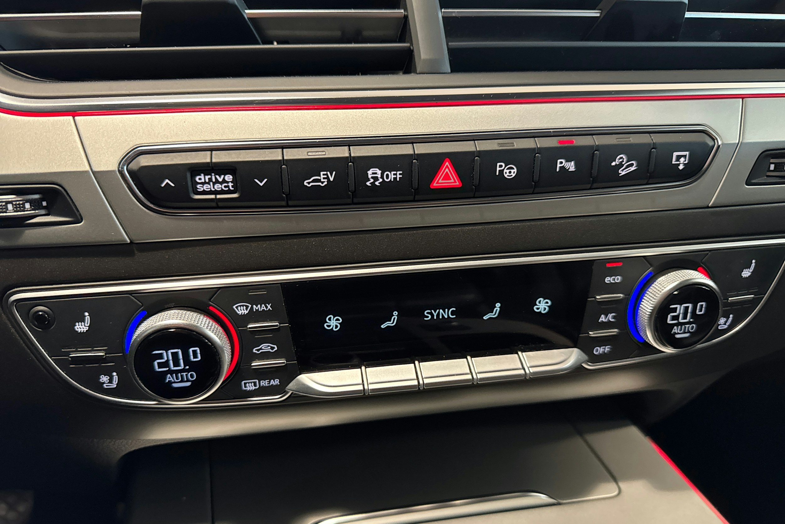 Musta Audi Q7 2017 kuva 14.