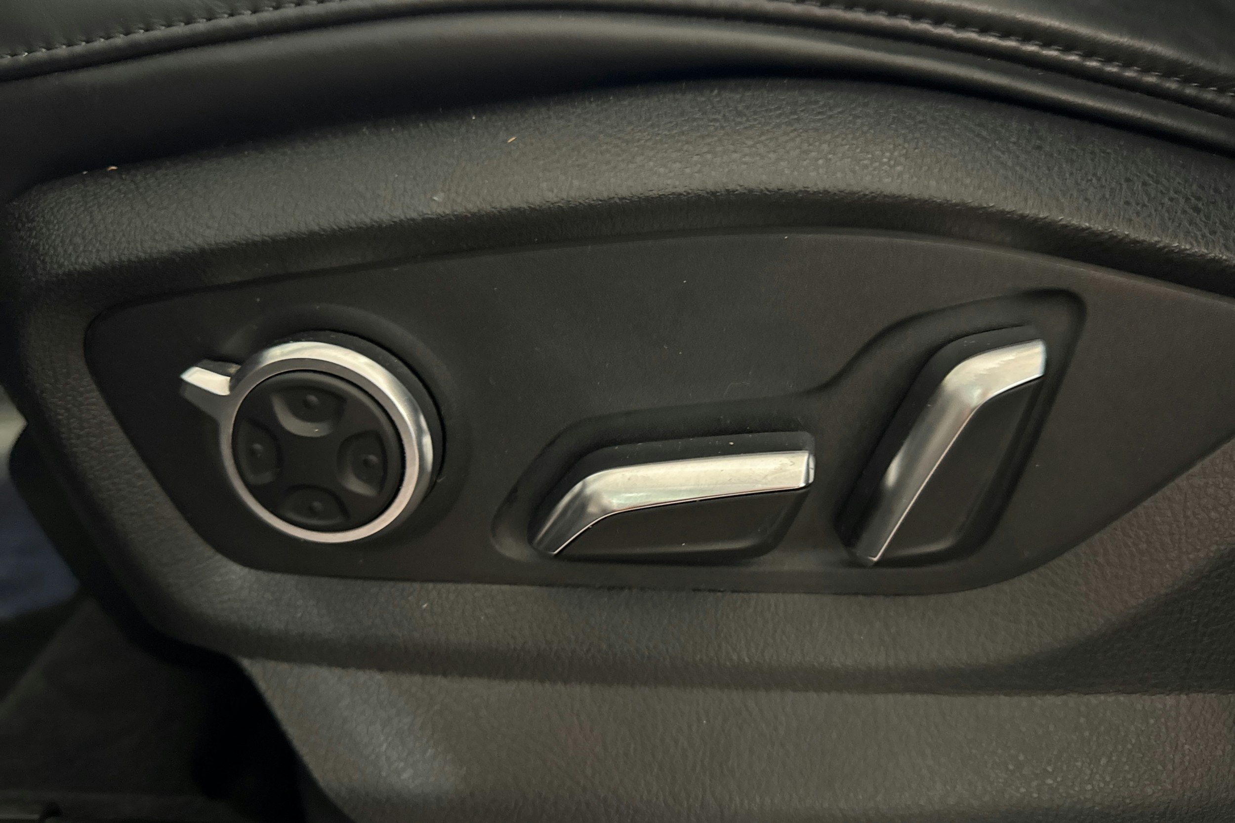 Musta Audi Q7 2017 kuva 21.