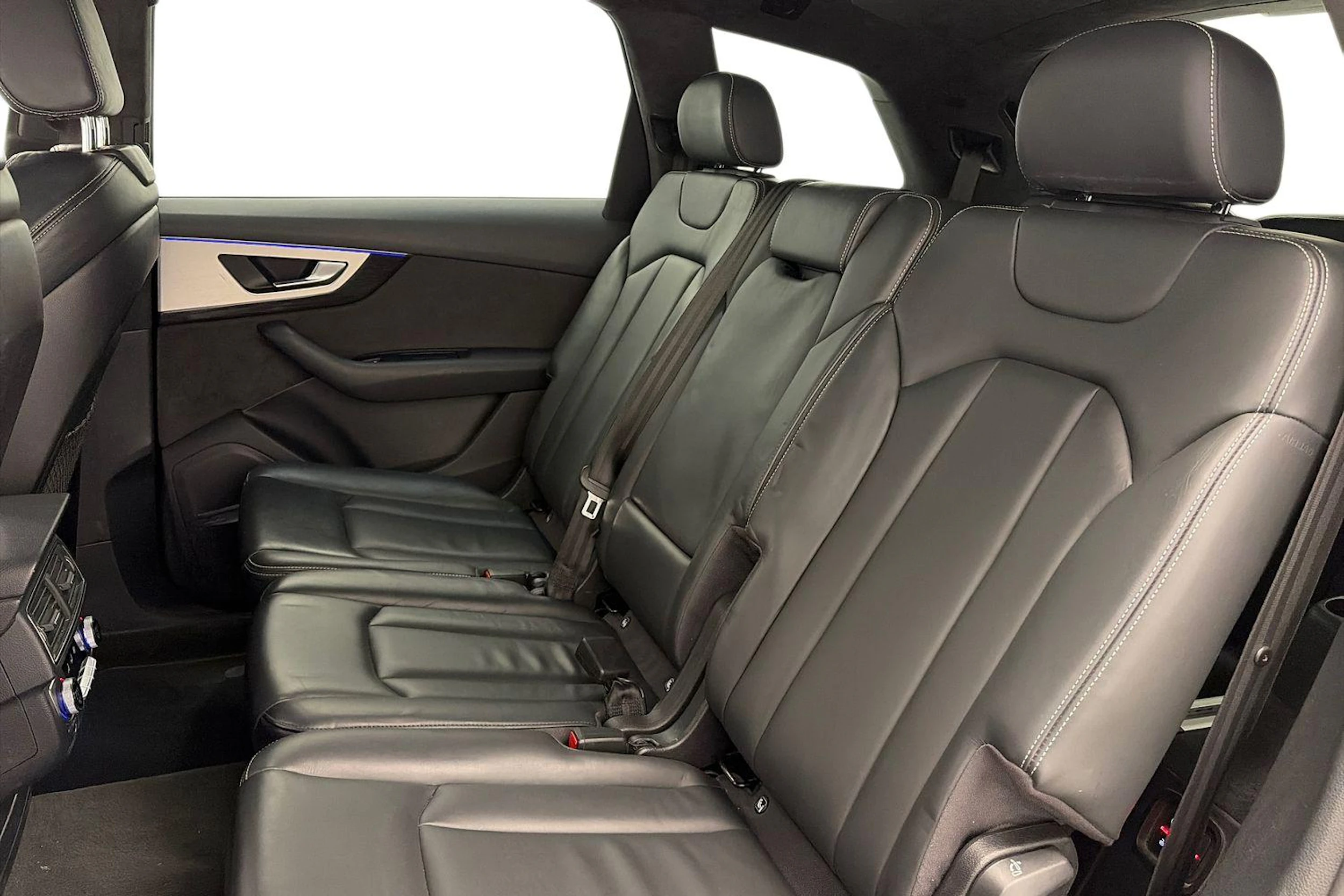 musta Audi Q7 2016 kuva 11.