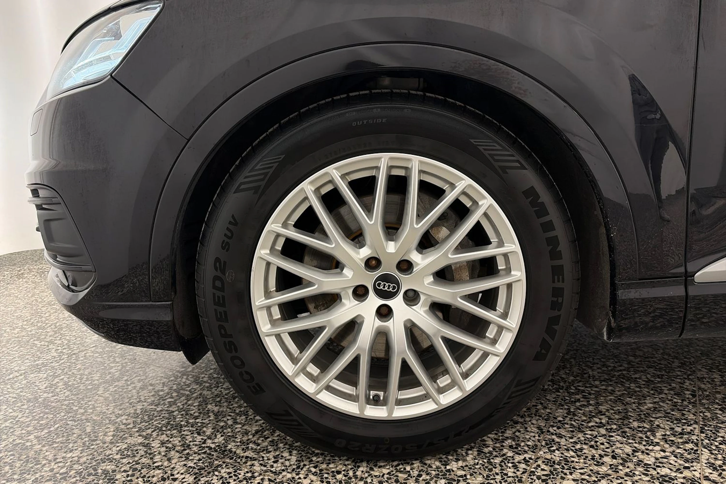 musta Audi Q7 2016 kuva 13.
