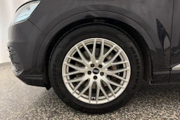 musta Audi Q7 2016 kuva 13.