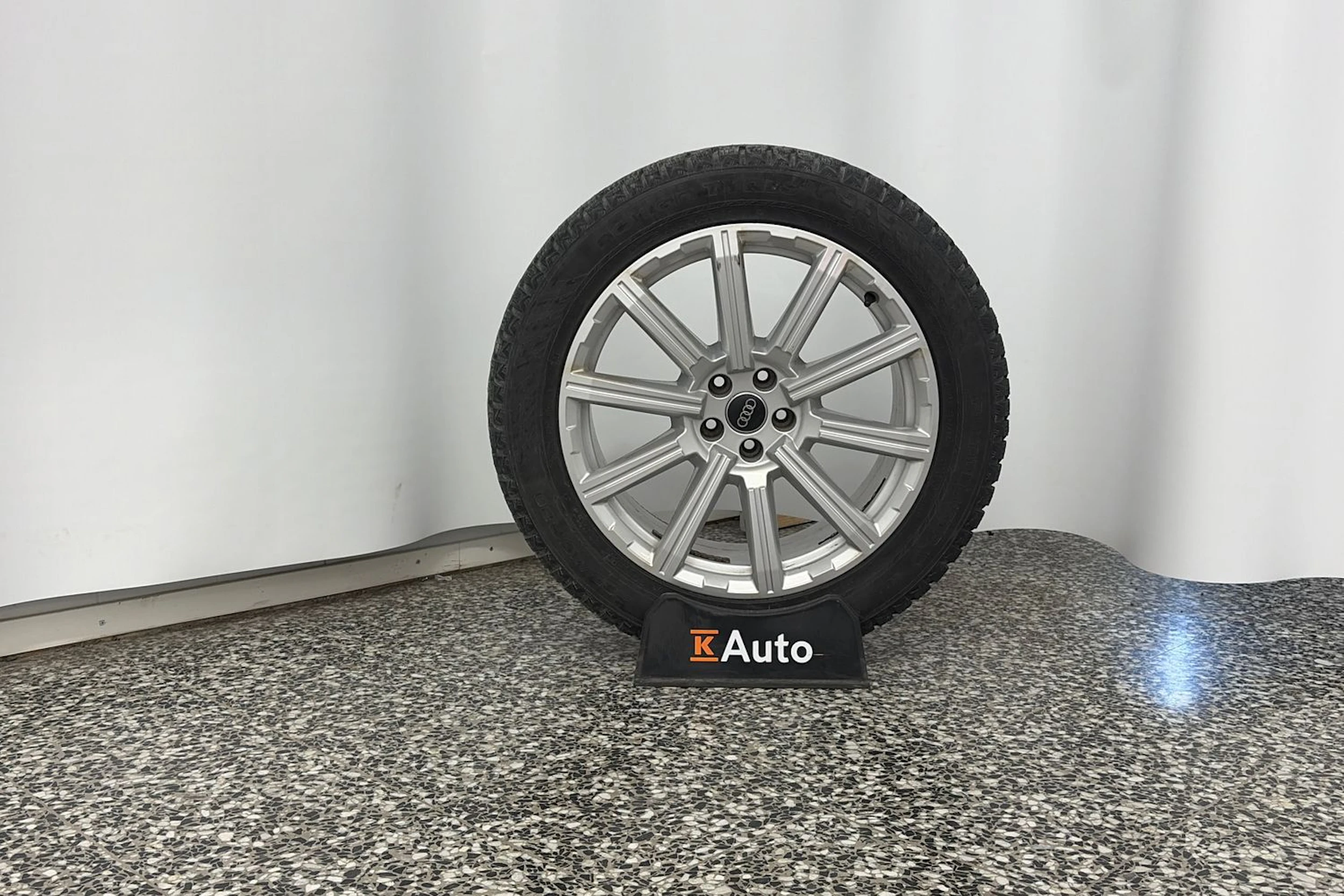musta Audi Q7 2016 kuva 15.