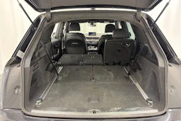 musta Audi Q7 2016 kuva 17.