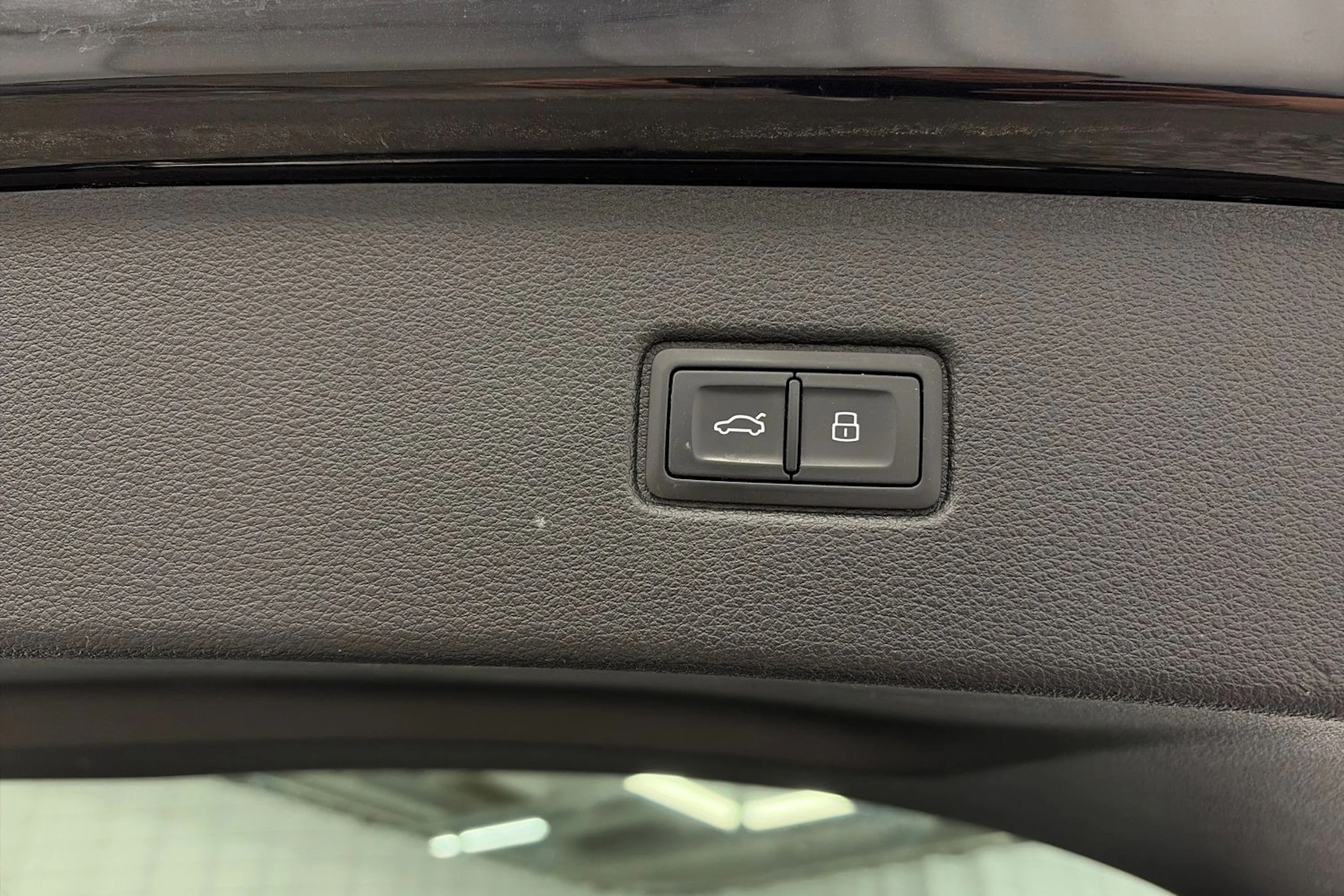musta Audi Q7 2016 kuva 18.