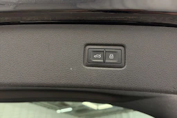 musta Audi Q7 2016 kuva 18.