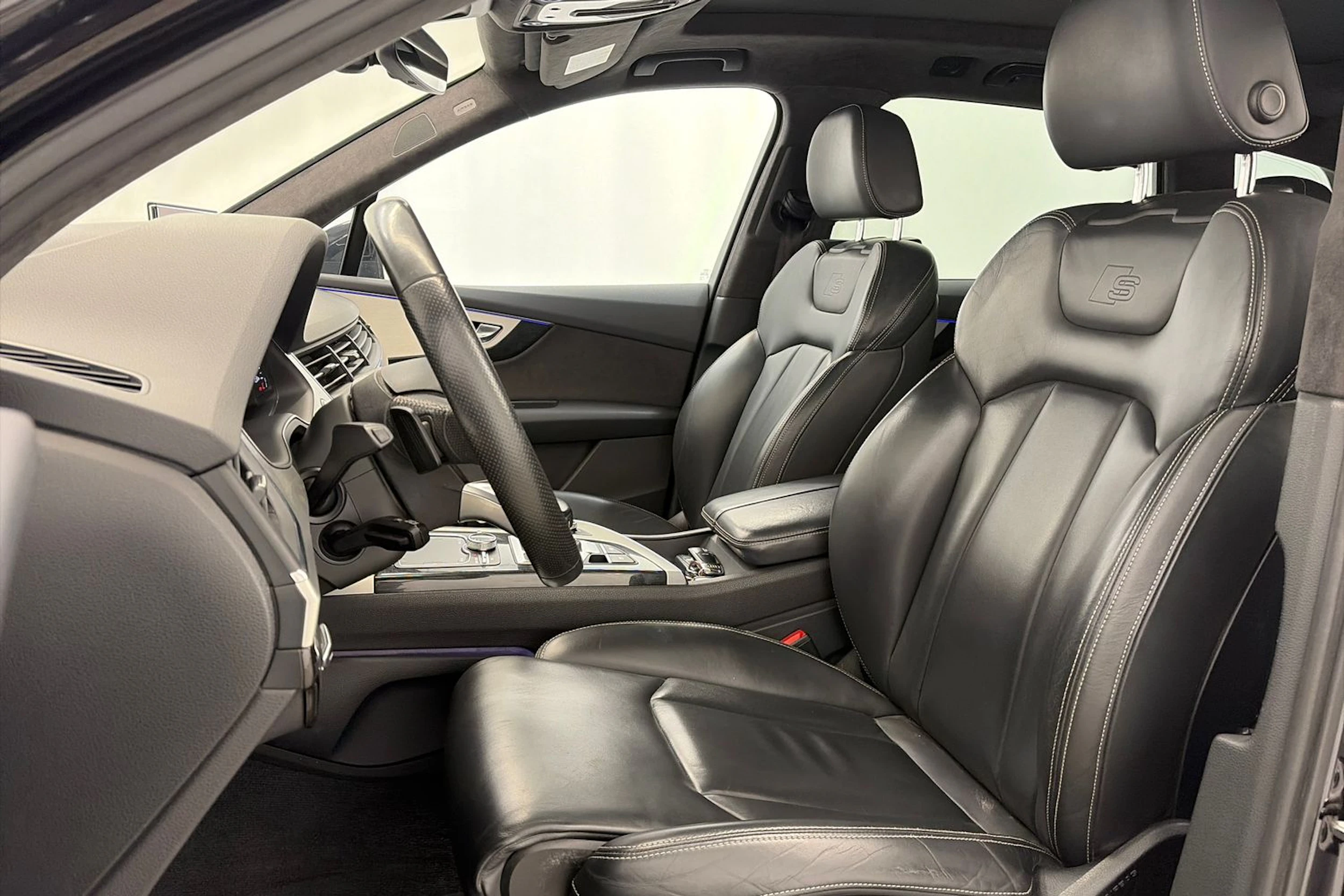 musta Audi Q7 2016 kuva 20.
