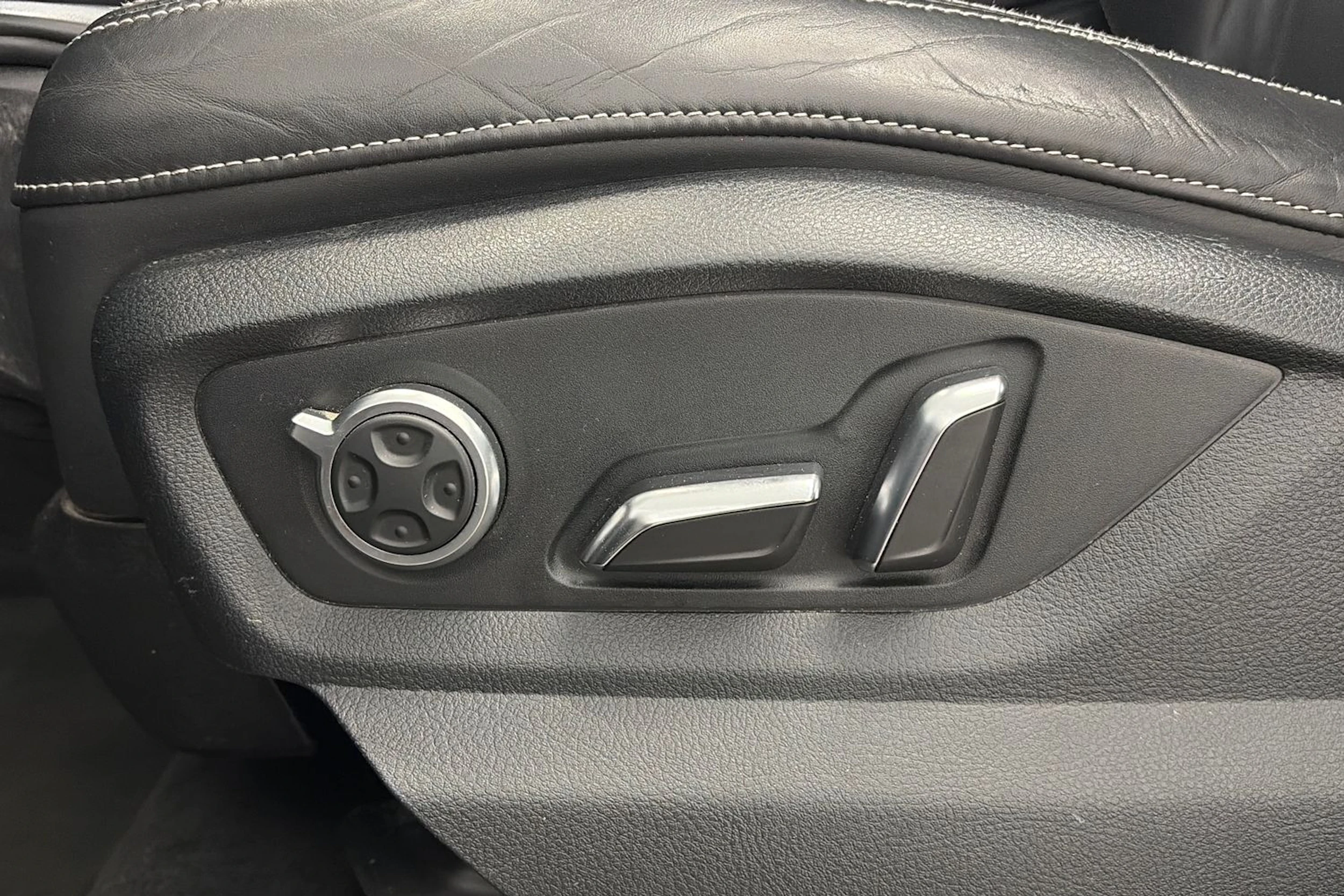 musta Audi Q7 2016 kuva 21.