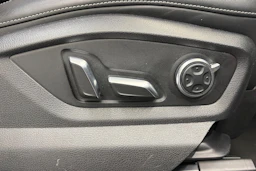 musta Audi Q7 2016 kuva 22.