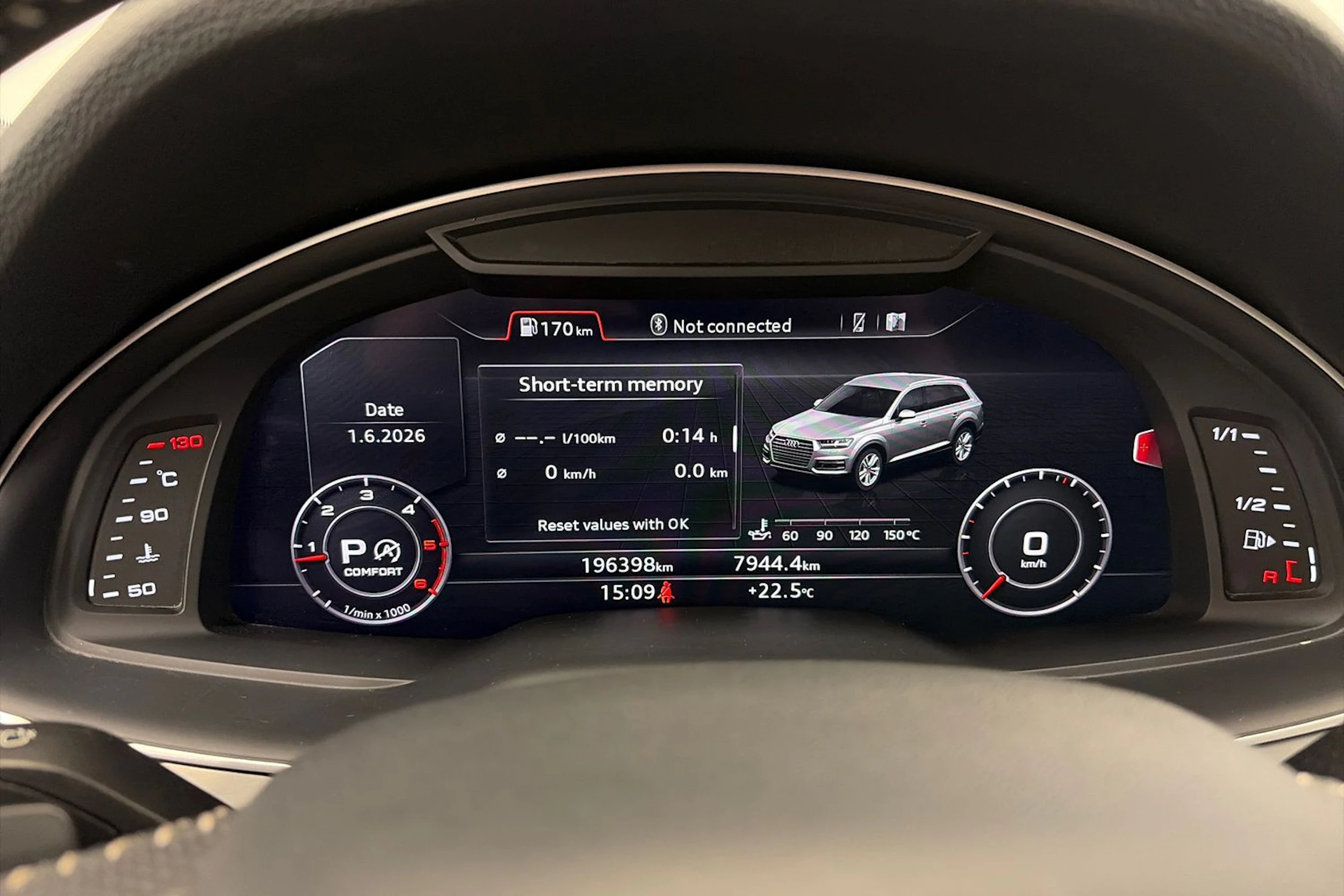 musta Audi Q7 2016 kuva 24.