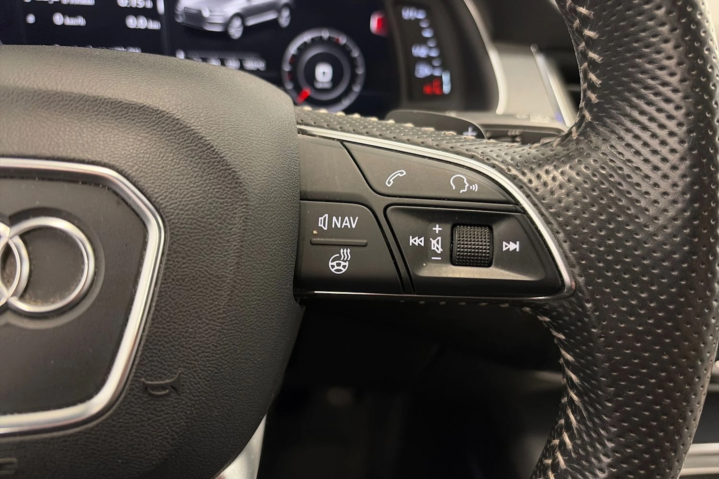 musta Audi Q7 2016 kuva 26.