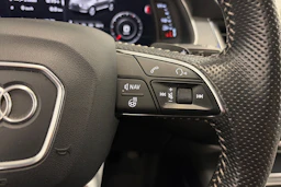 musta Audi Q7 2016 kuva 26.