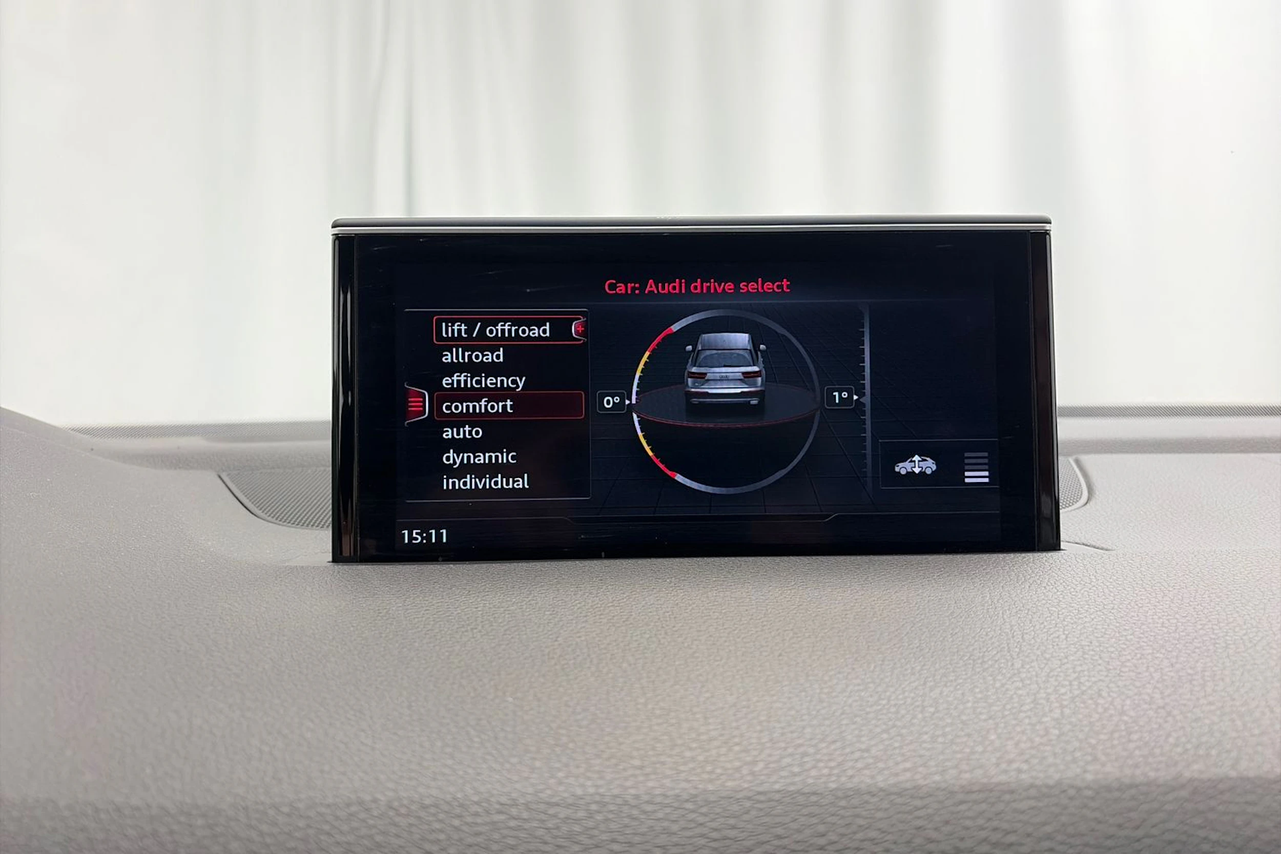 musta Audi Q7 2016 kuva 31.