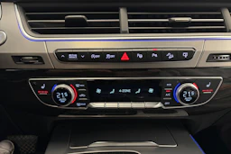 musta Audi Q7 2016 kuva 35.