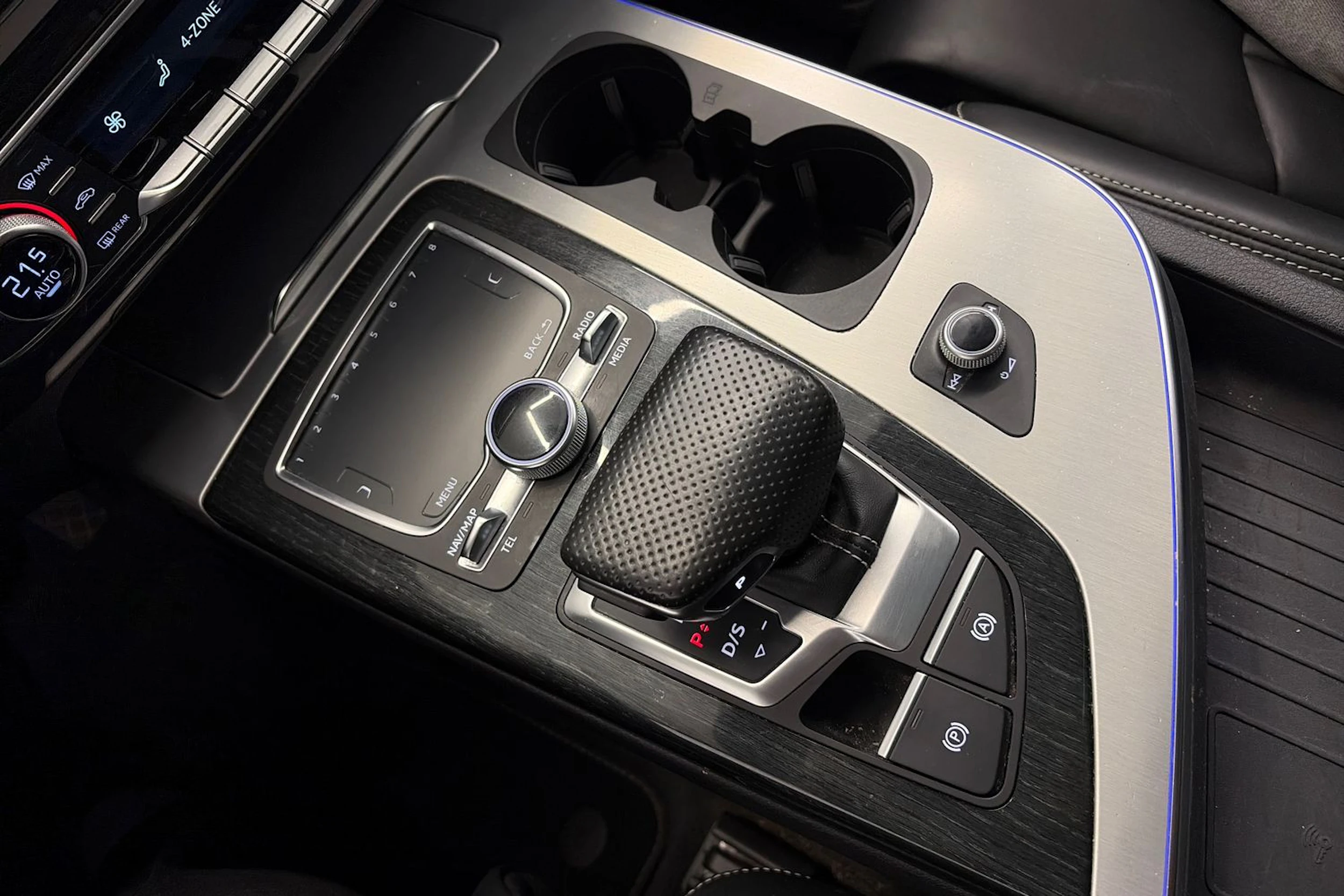 musta Audi Q7 2016 kuva 36.