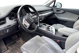 valkoinen Audi Q7 2017 kuva 3.