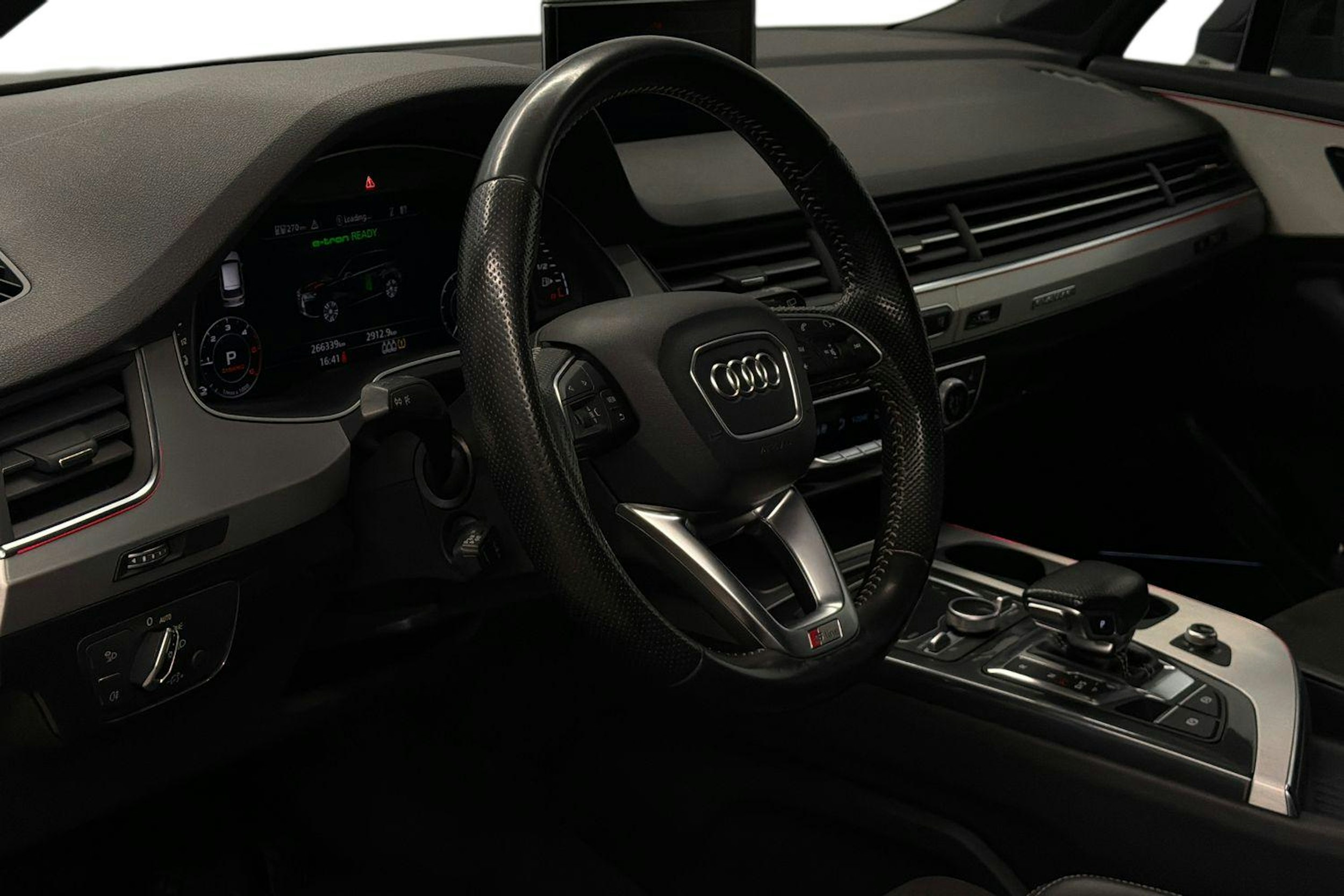 musta Audi Q7 2016 kuva 6.