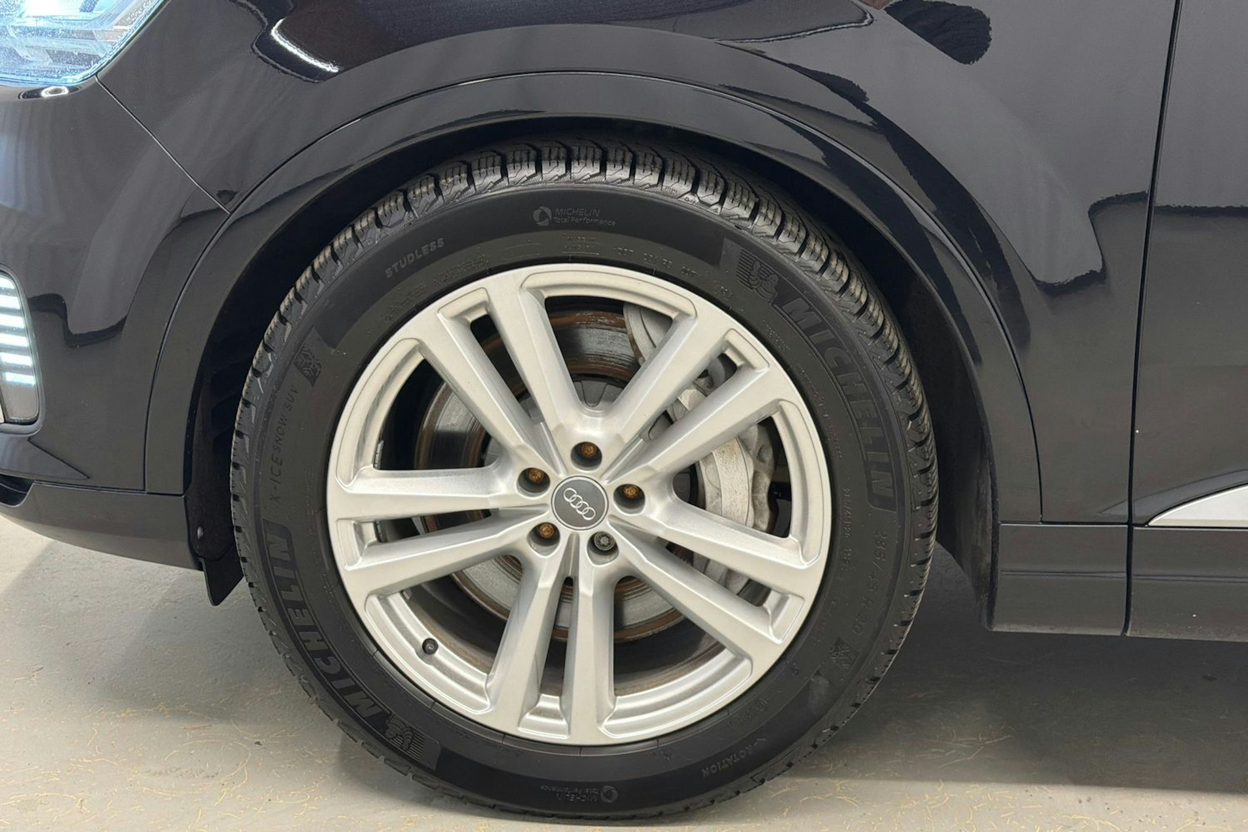 musta Audi Q7 2016 kuva 10.