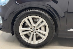 musta Audi Q7 2016 kuva 10.