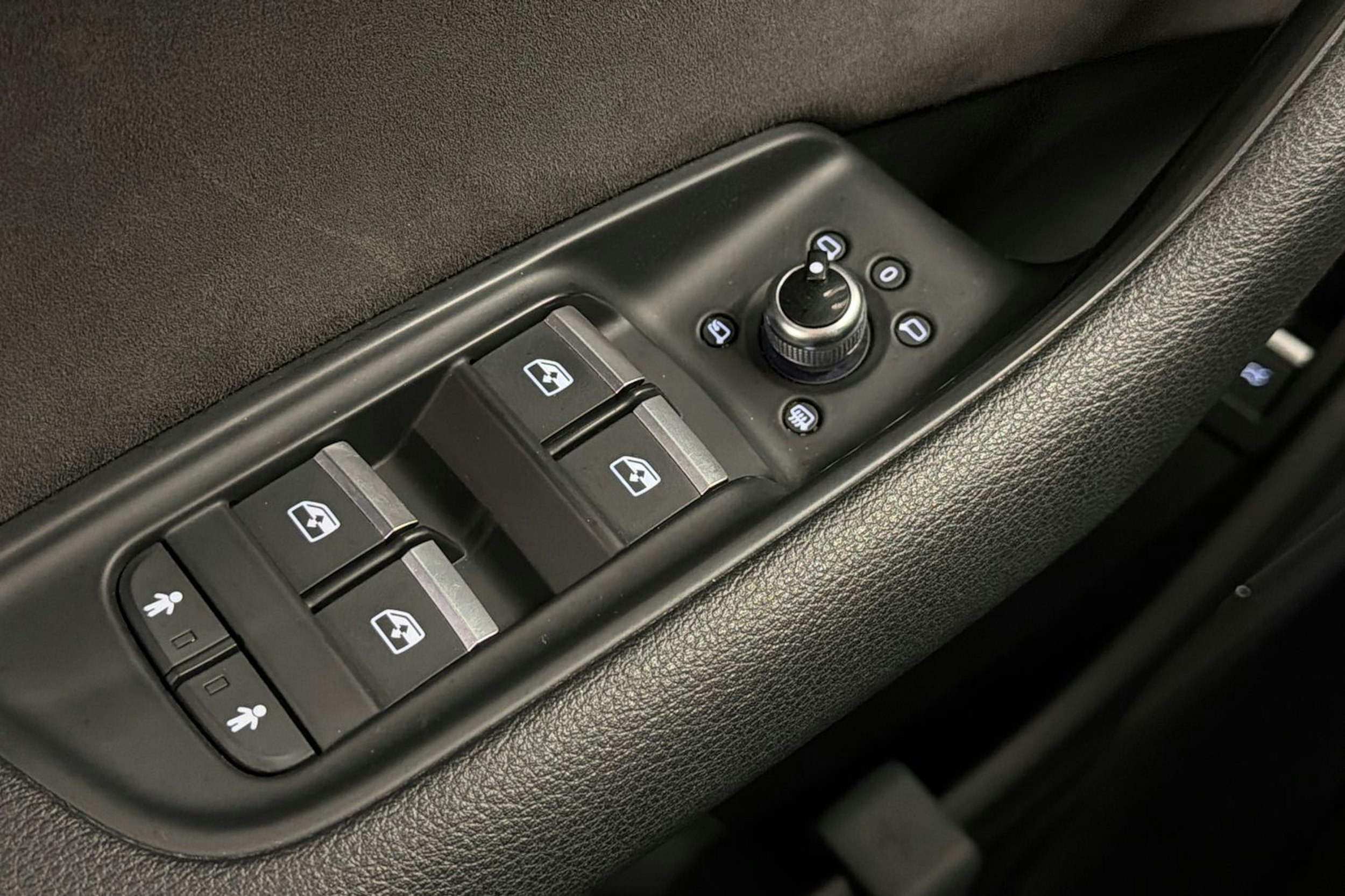 musta Audi Q7 2016 kuva 13.