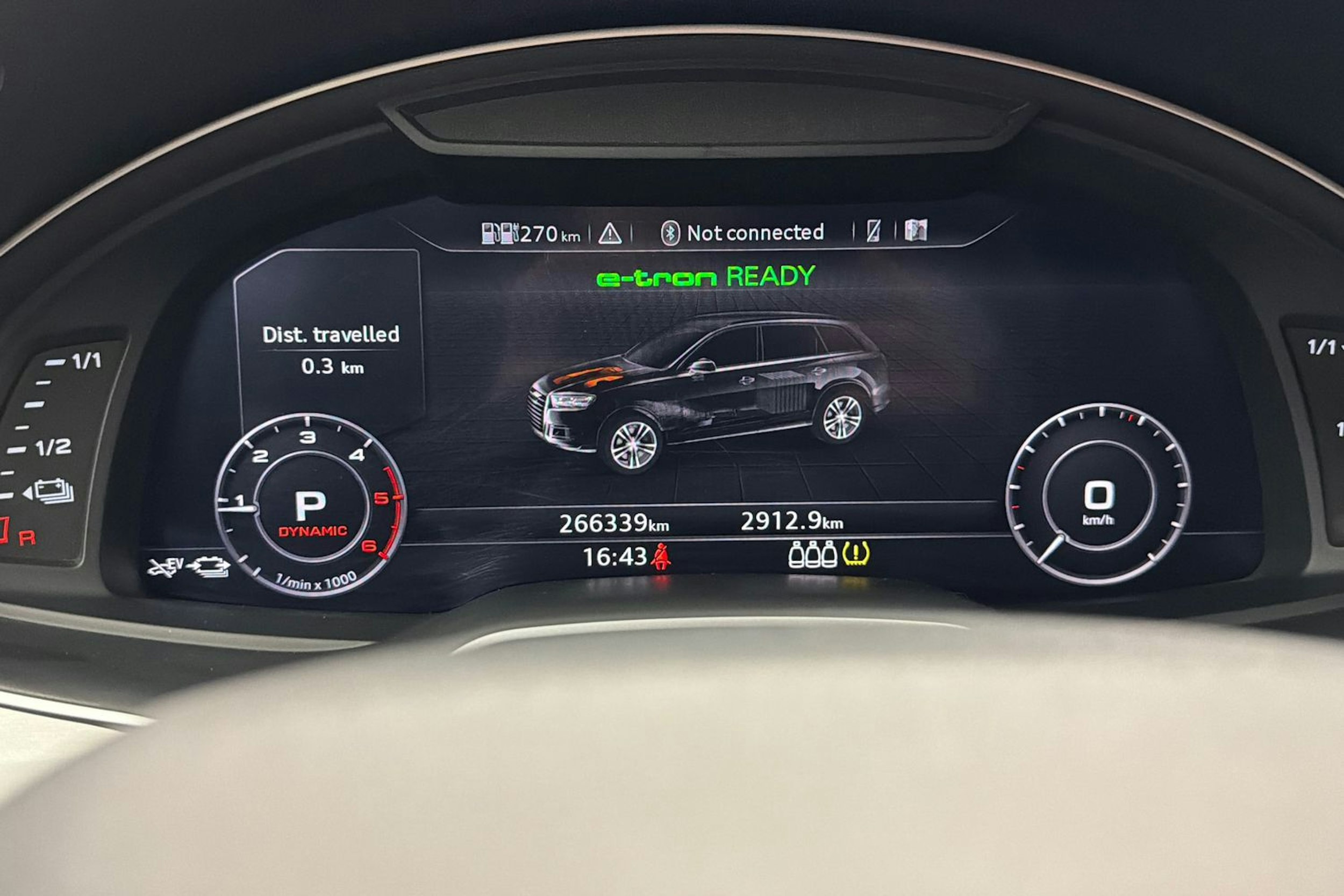 musta Audi Q7 2016 kuva 14.