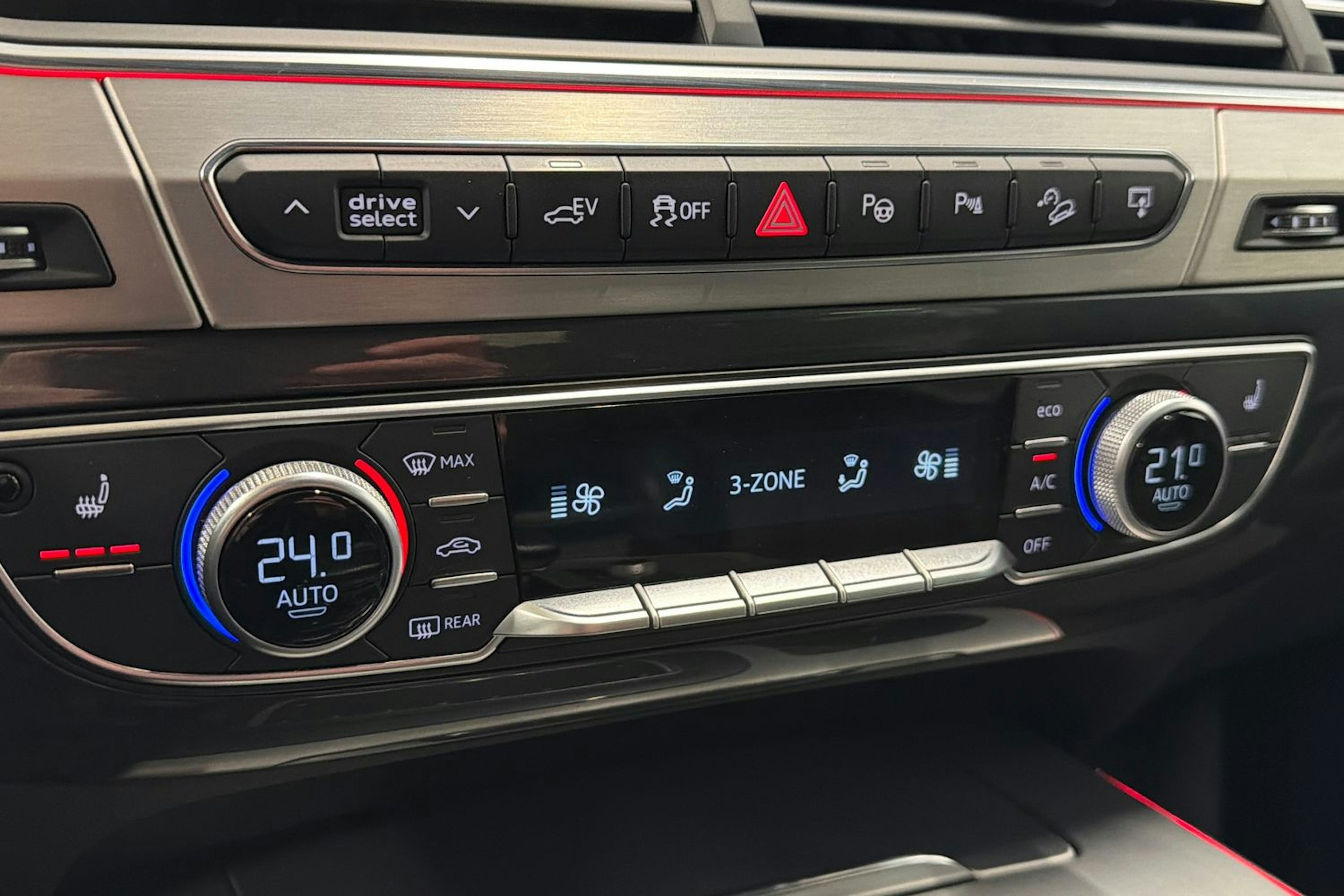 musta Audi Q7 2016 kuva 15.