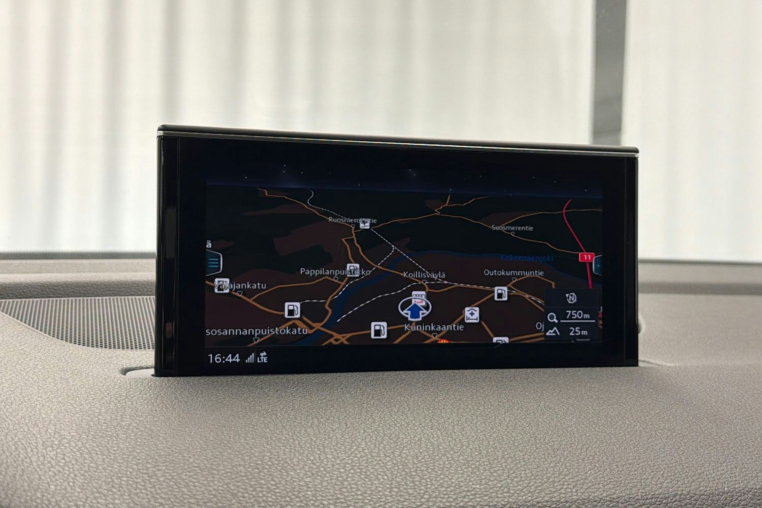 musta Audi Q7 2016 kuva 17.