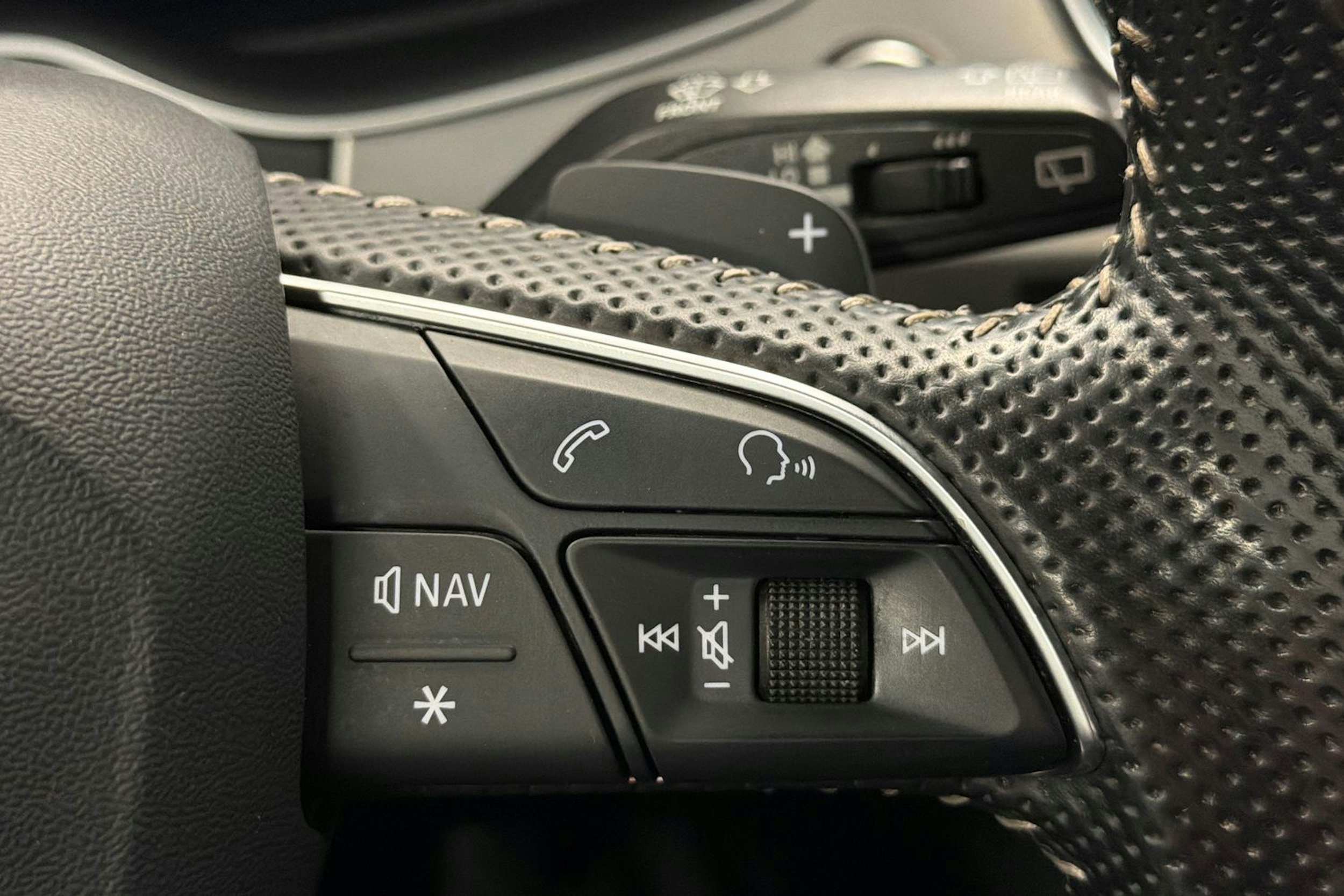 musta Audi Q7 2016 kuva 20.