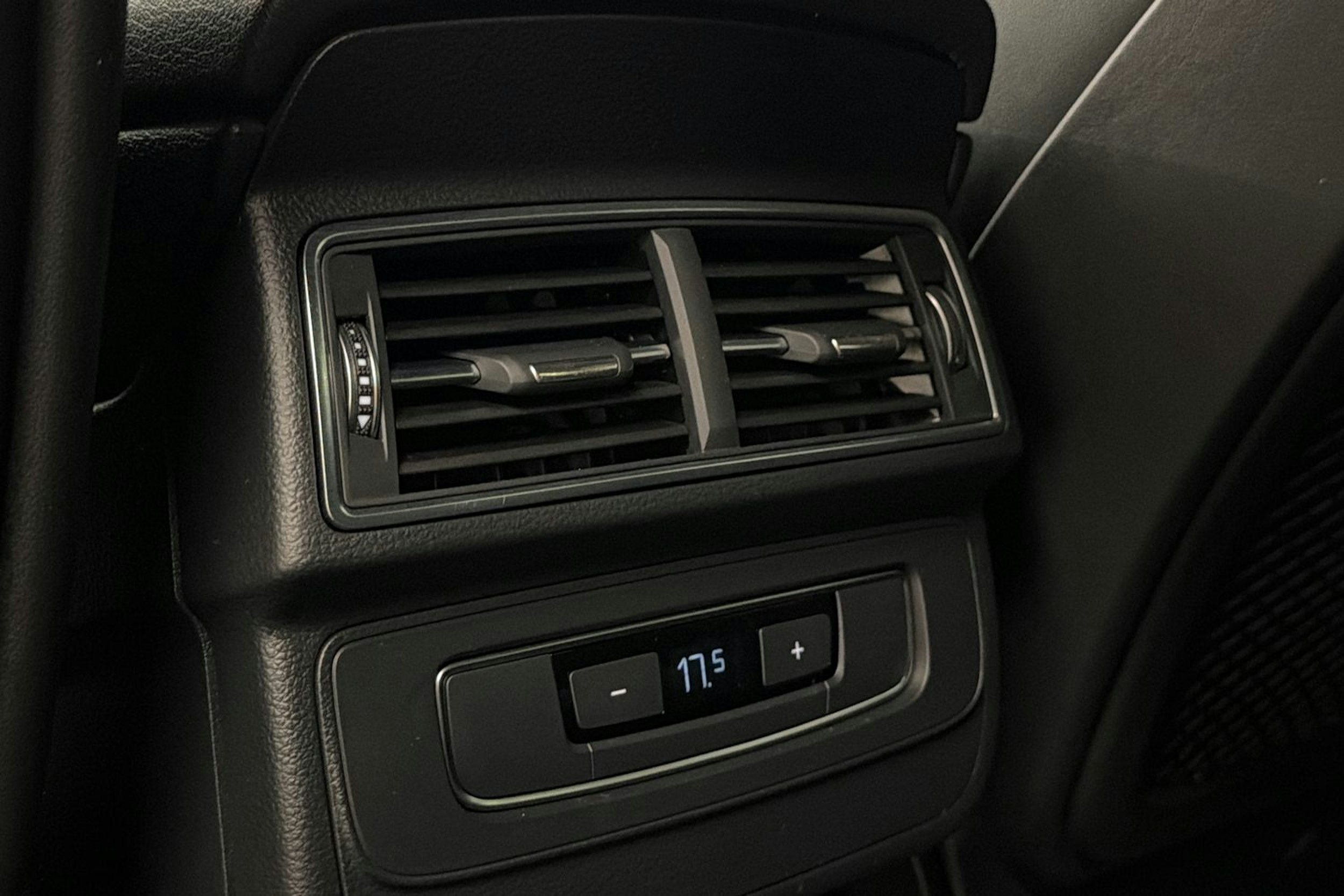 musta Audi Q7 2016 kuva 24.