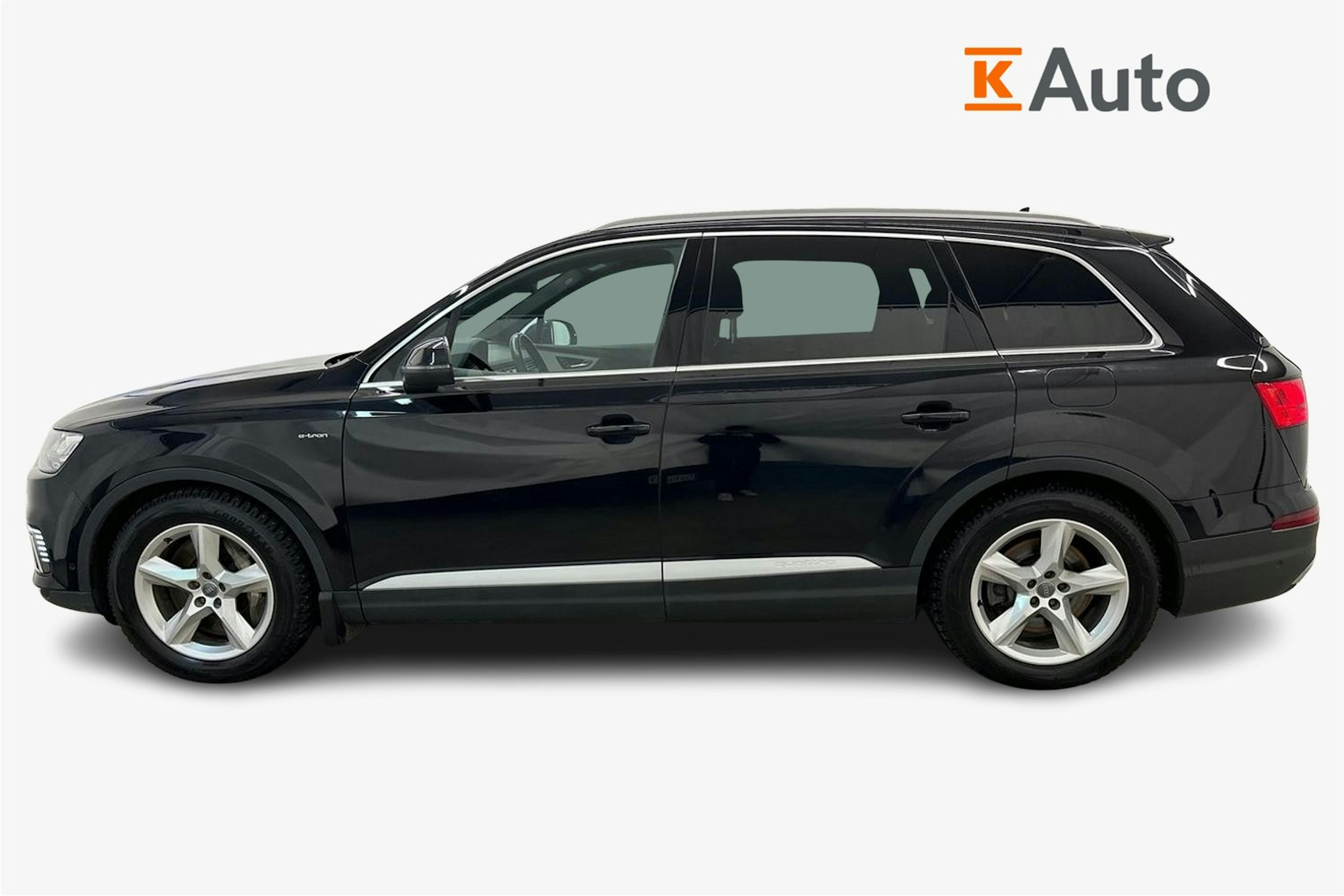 Musta Audi Q7 2017 kuva 6.