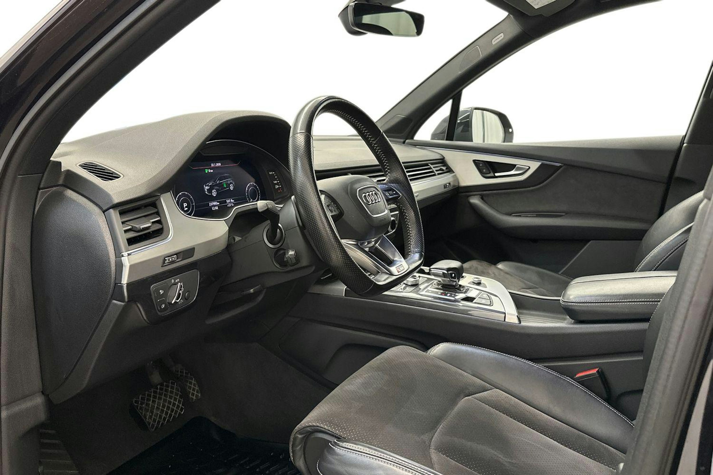 Musta Audi Q7 2017 kuva 7.