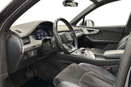 Musta Audi Q7 2017 kuva 7.