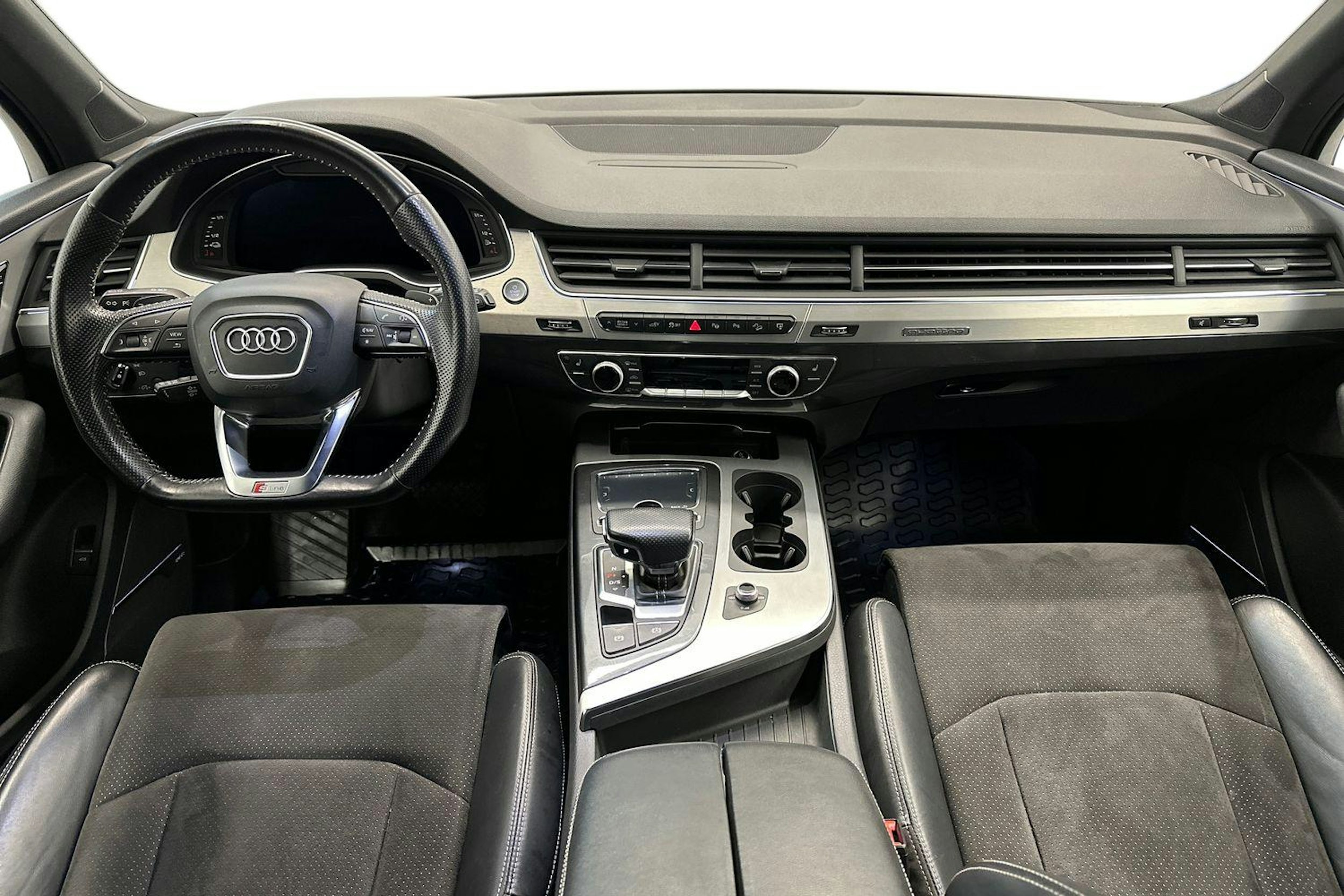 Musta Audi Q7 2017 kuva 9.