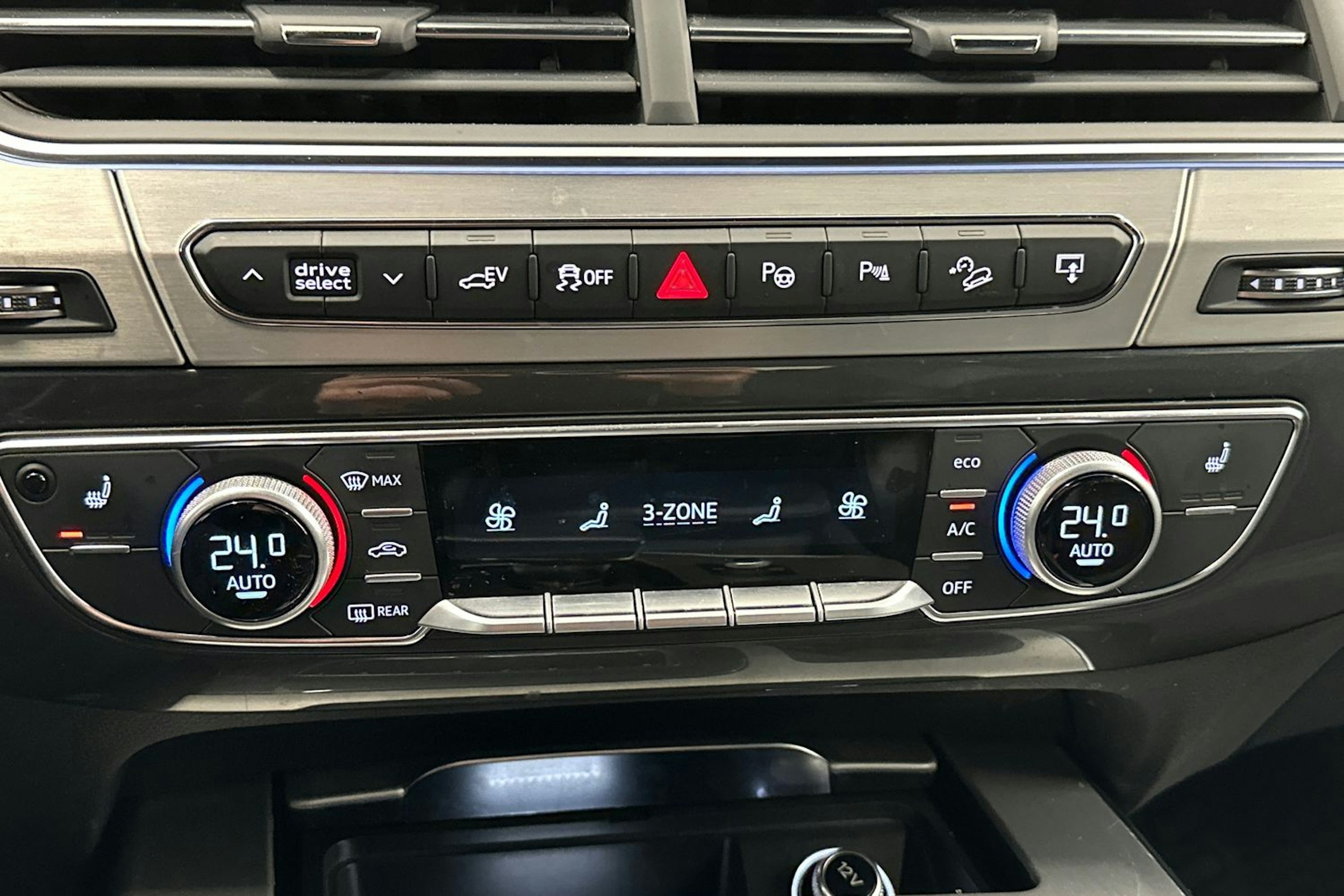 Musta Audi Q7 2017 kuva 26.