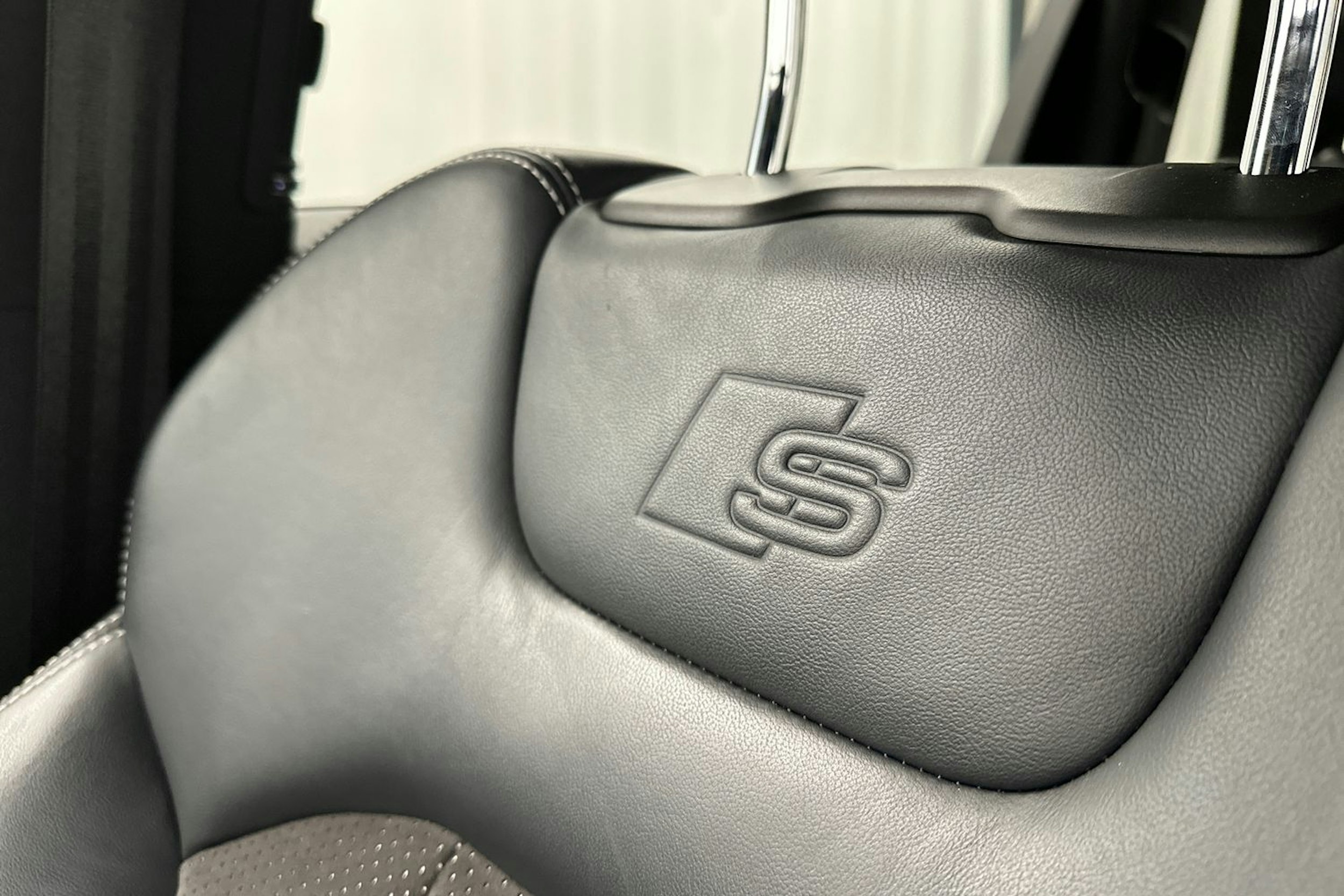 Musta Audi Q7 2017 kuva 28.