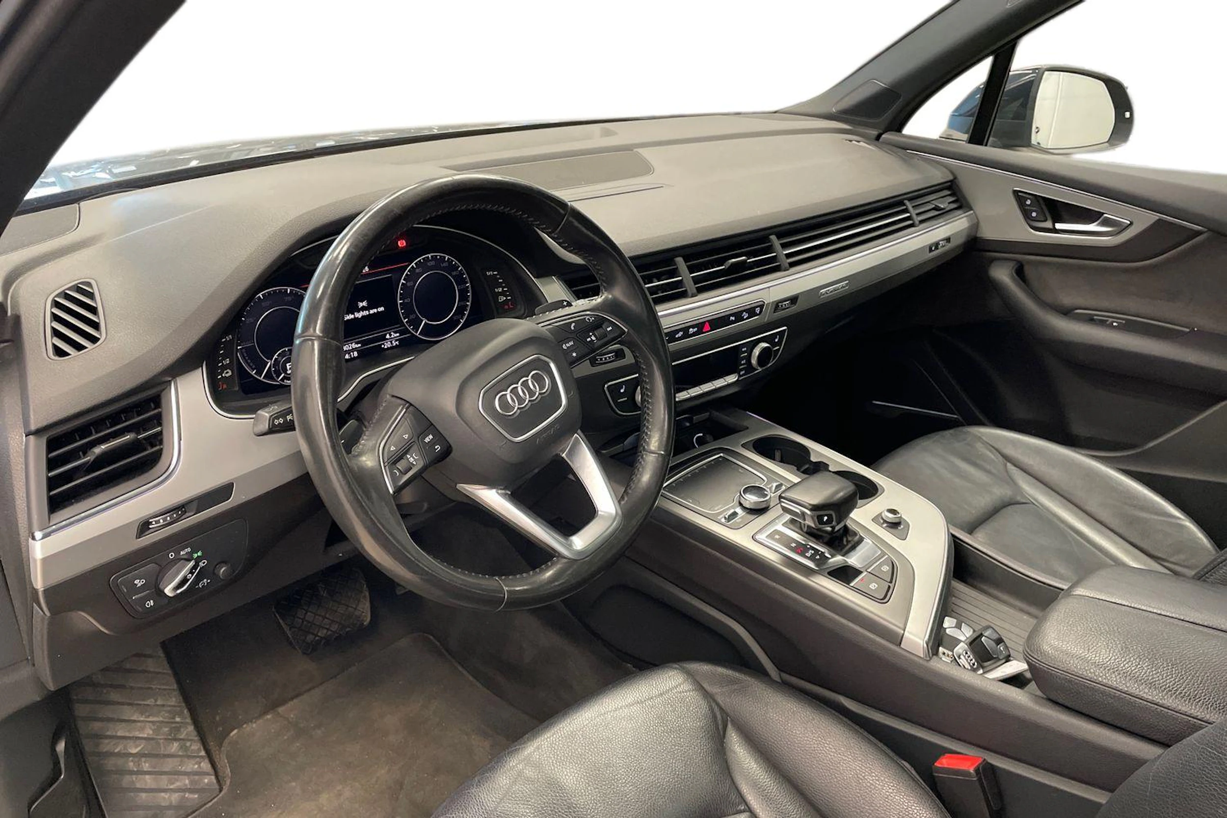 Sininen Audi Q7 2017 kuva 8.
