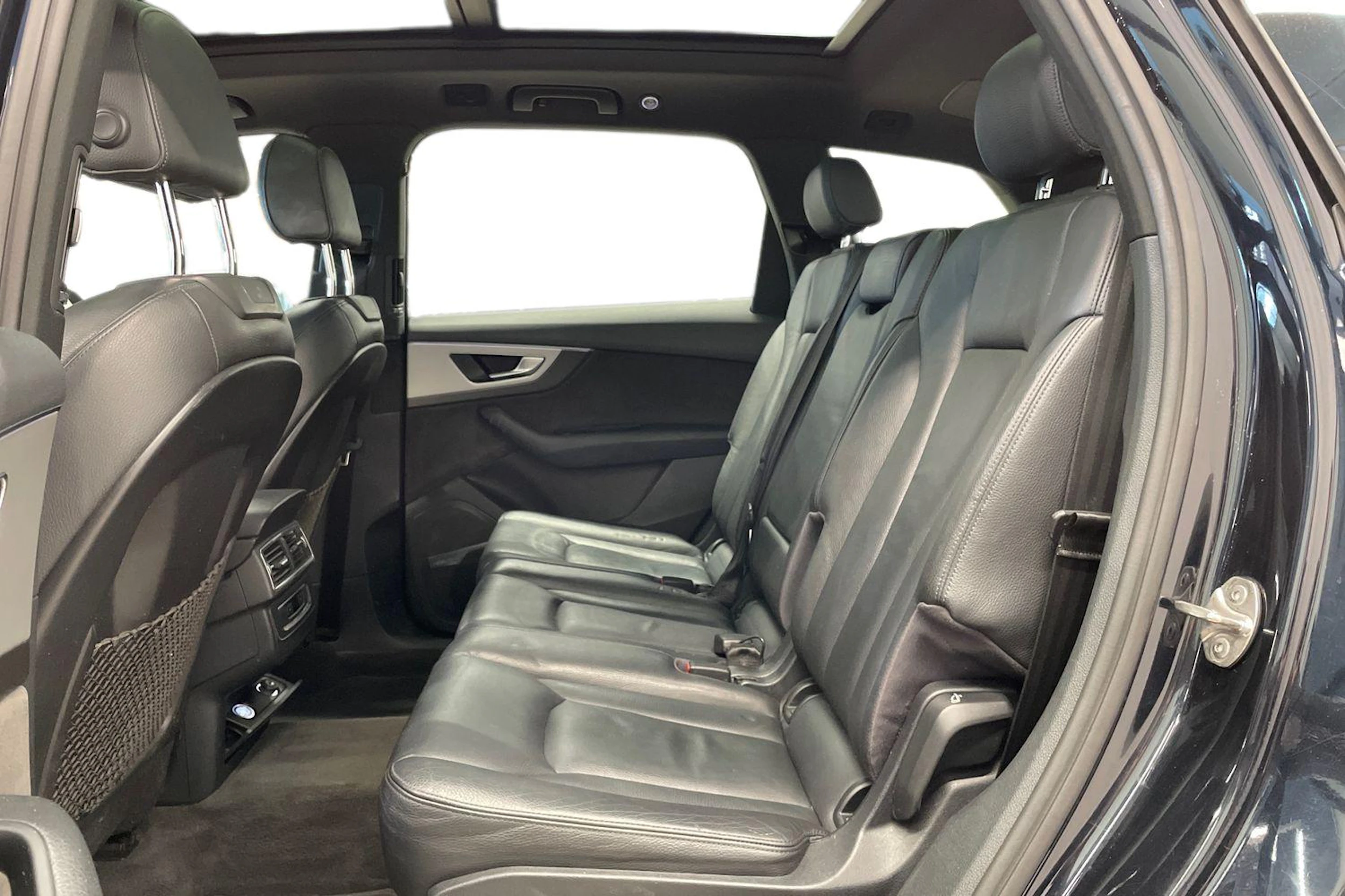 Sininen Audi Q7 2017 kuva 11.