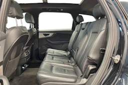 Sininen Audi Q7 2017 kuva 11.