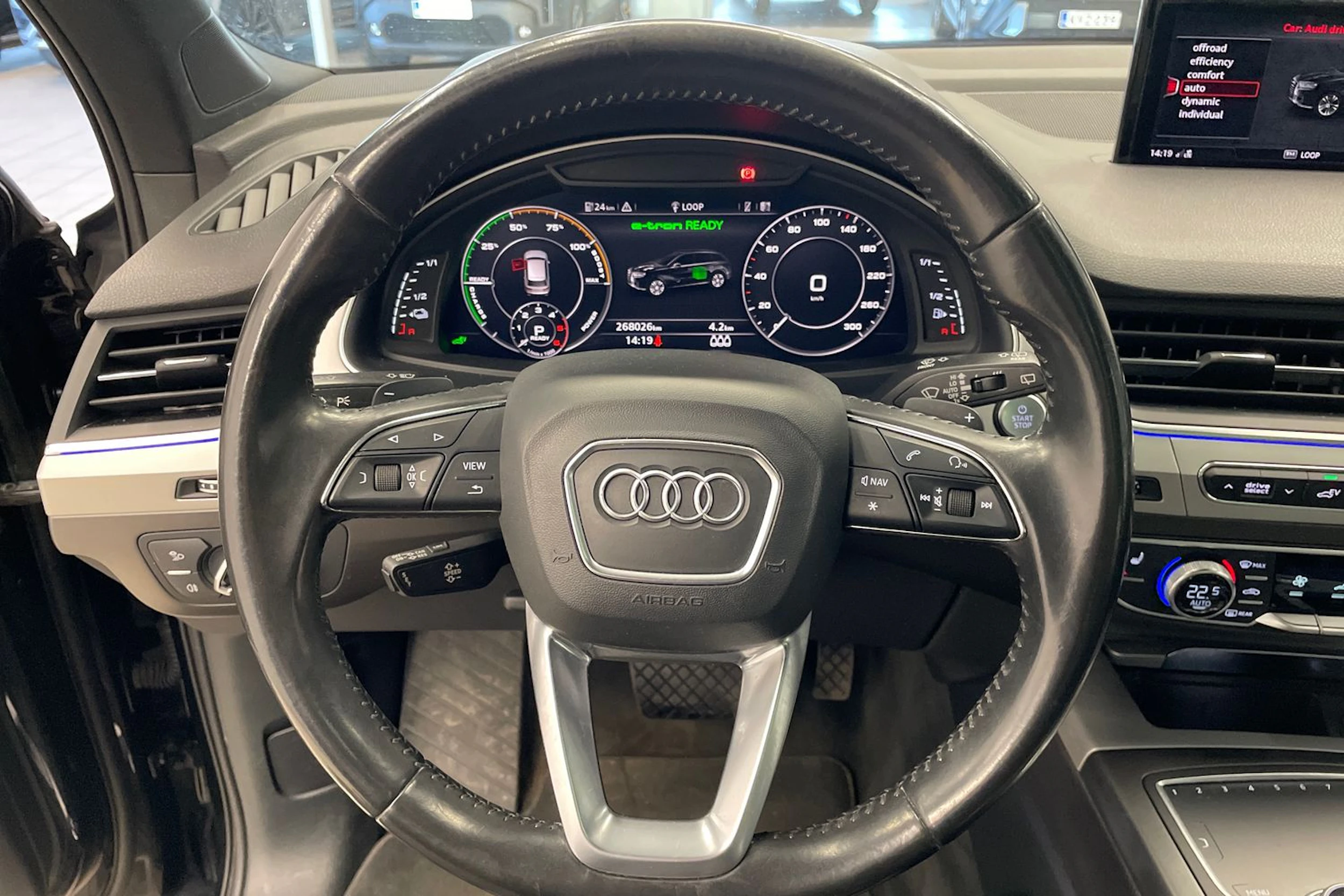 Sininen Audi Q7 2017 kuva 15.