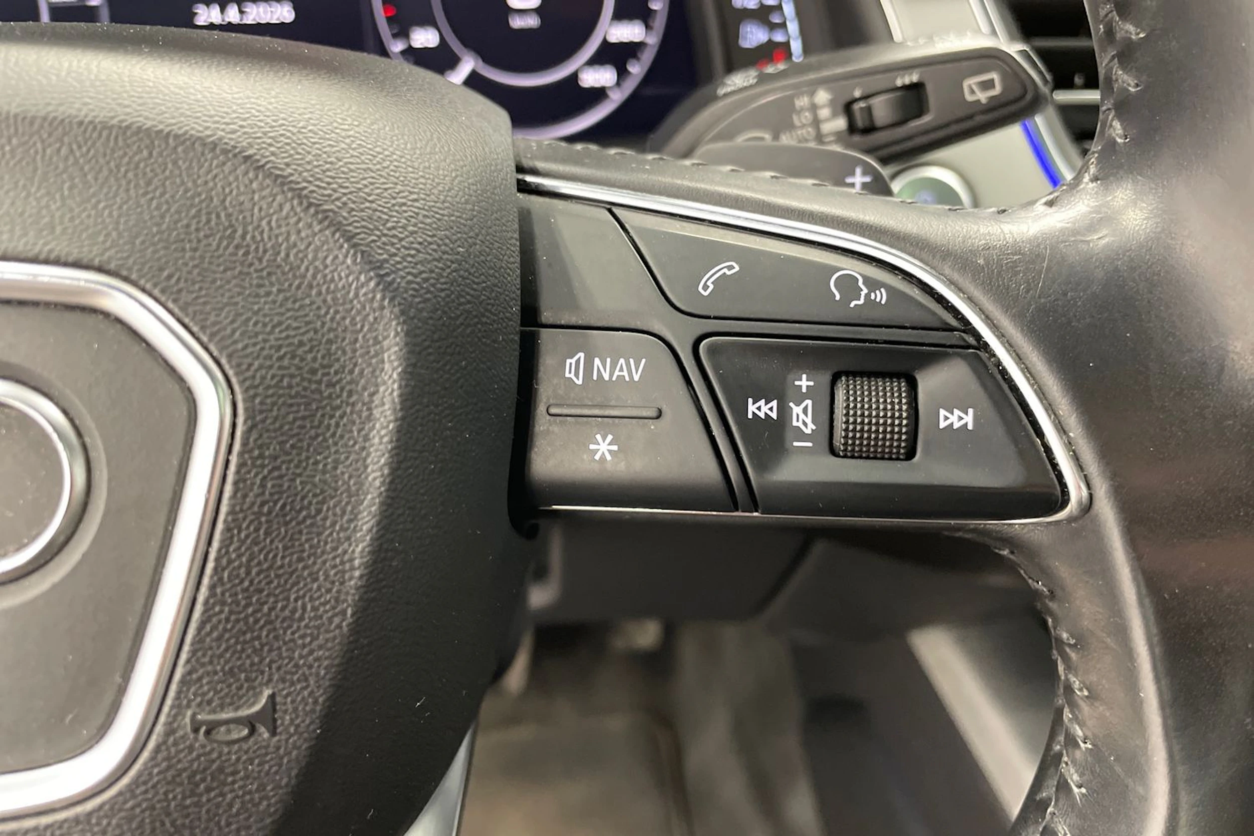 Sininen Audi Q7 2017 kuva 17.