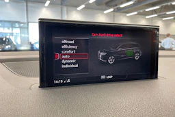 Sininen Audi Q7 2017 kuva 18.