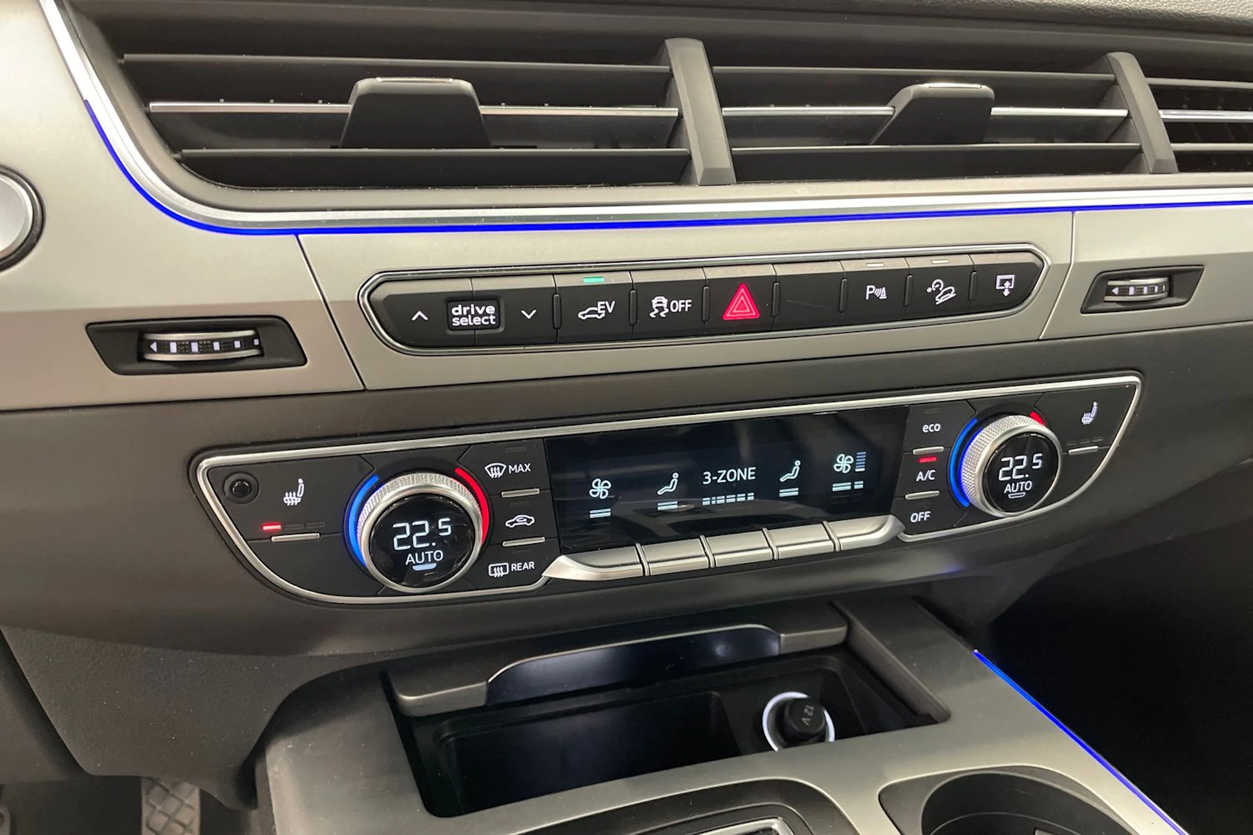 Sininen Audi Q7 2017 kuva 19.