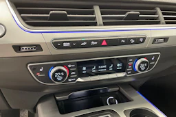 Sininen Audi Q7 2017 kuva 19.