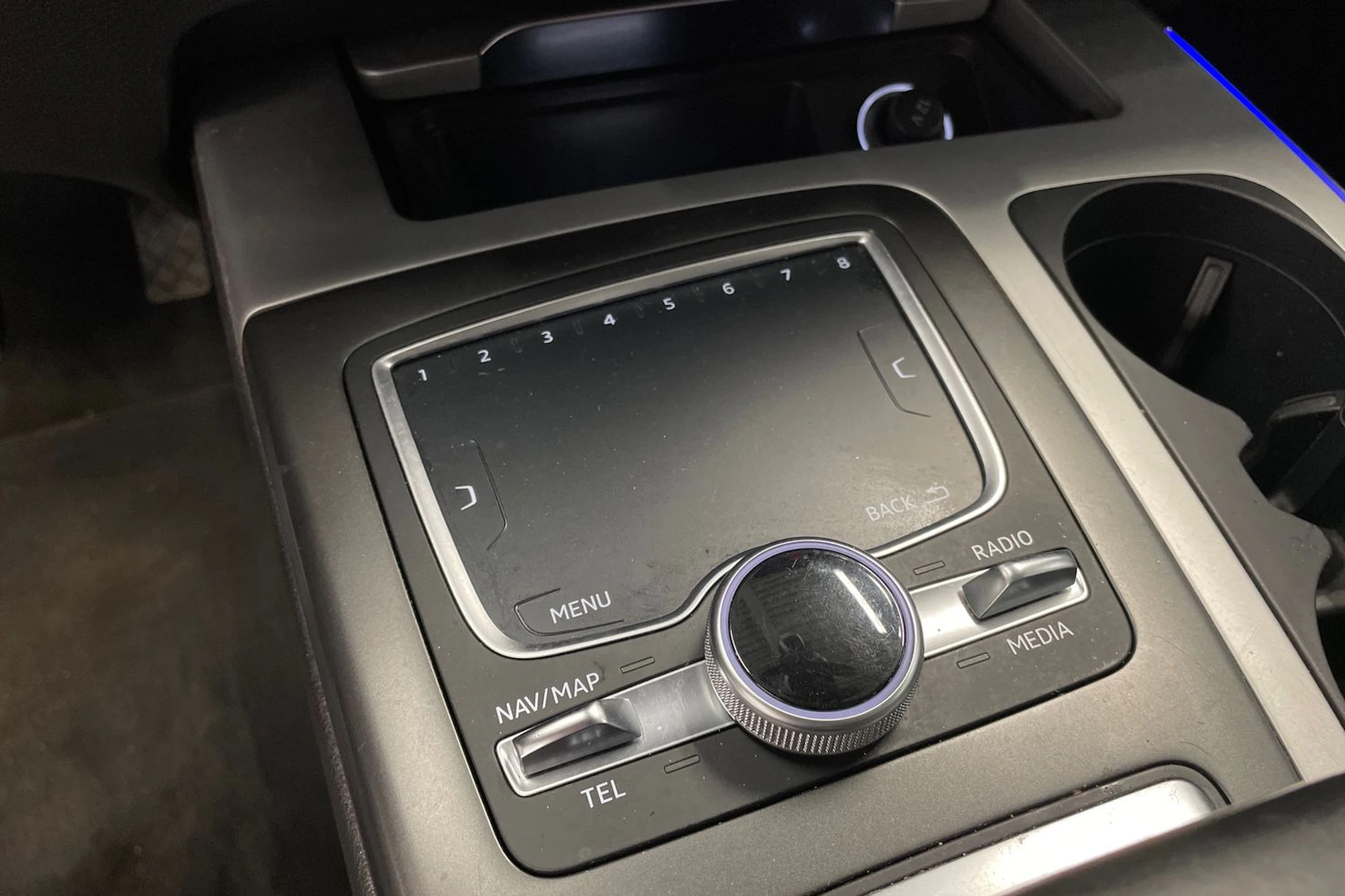 Sininen Audi Q7 2017 kuva 20.